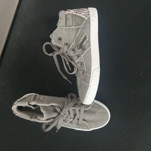 New Blowfish Fruitcake Sneakers. Size 7